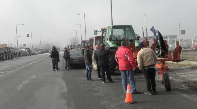 Нови блокади в Гърция: Фермери затвориха основна магистрала и граничен пункт