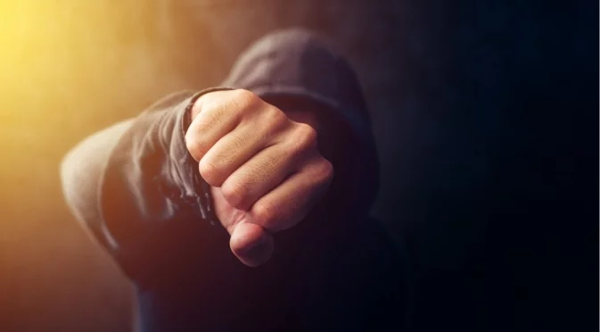 Ударил полицай с юмрук: Чужденец е с повдигнато обвинение