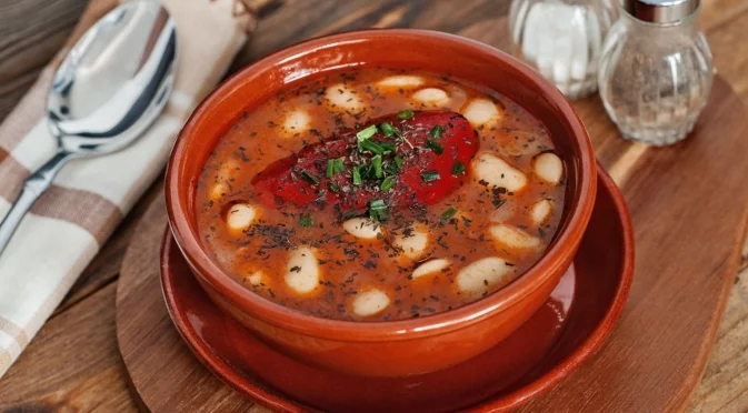 Тази постна боб чорба по манастирски си е истинско спасение по време на Коледния пост