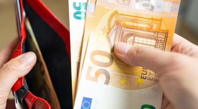 В сряда: Третият ден от месеца носи тройна печалба на Близнаци, Везни + още 2 зодии!