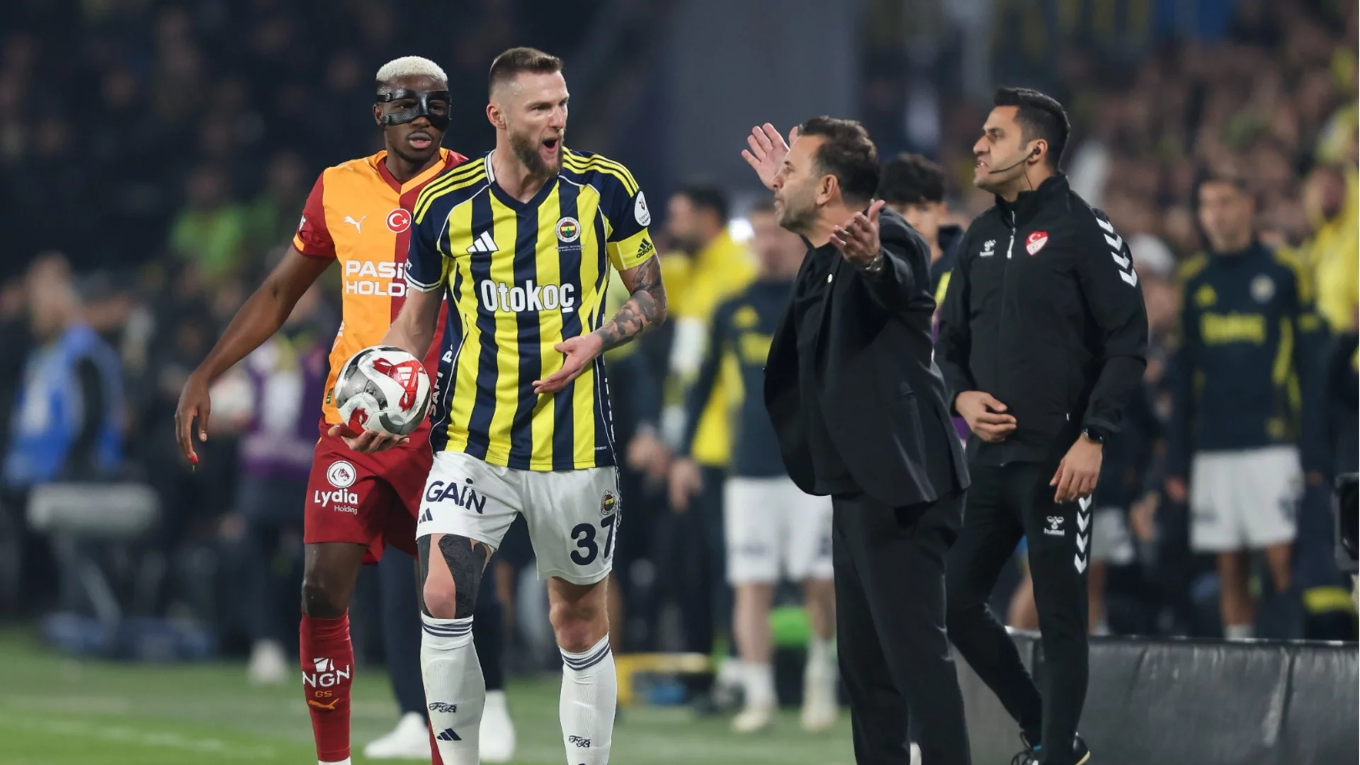 Много нерви и драма в края: Дербито между Фенербахче и Галатасарай направи битката на върха още по-ожесточена (ВИДЕО)