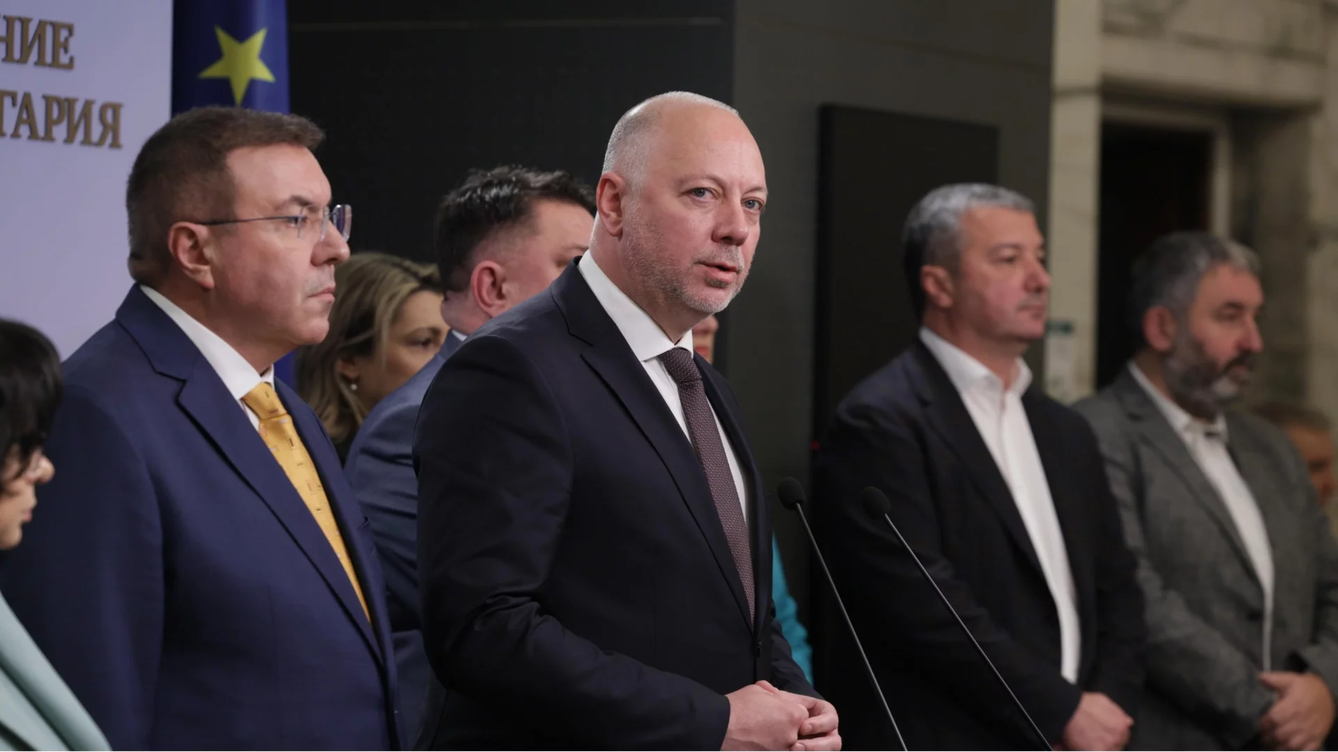 Премиерът не изключи оставка на МВР-министъра, направи разлика между протестиращи и провокатори