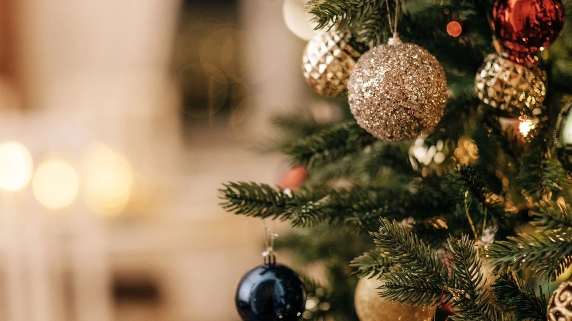 Кои са най-добрите дни за украсяване на коледната елха през декември 2025