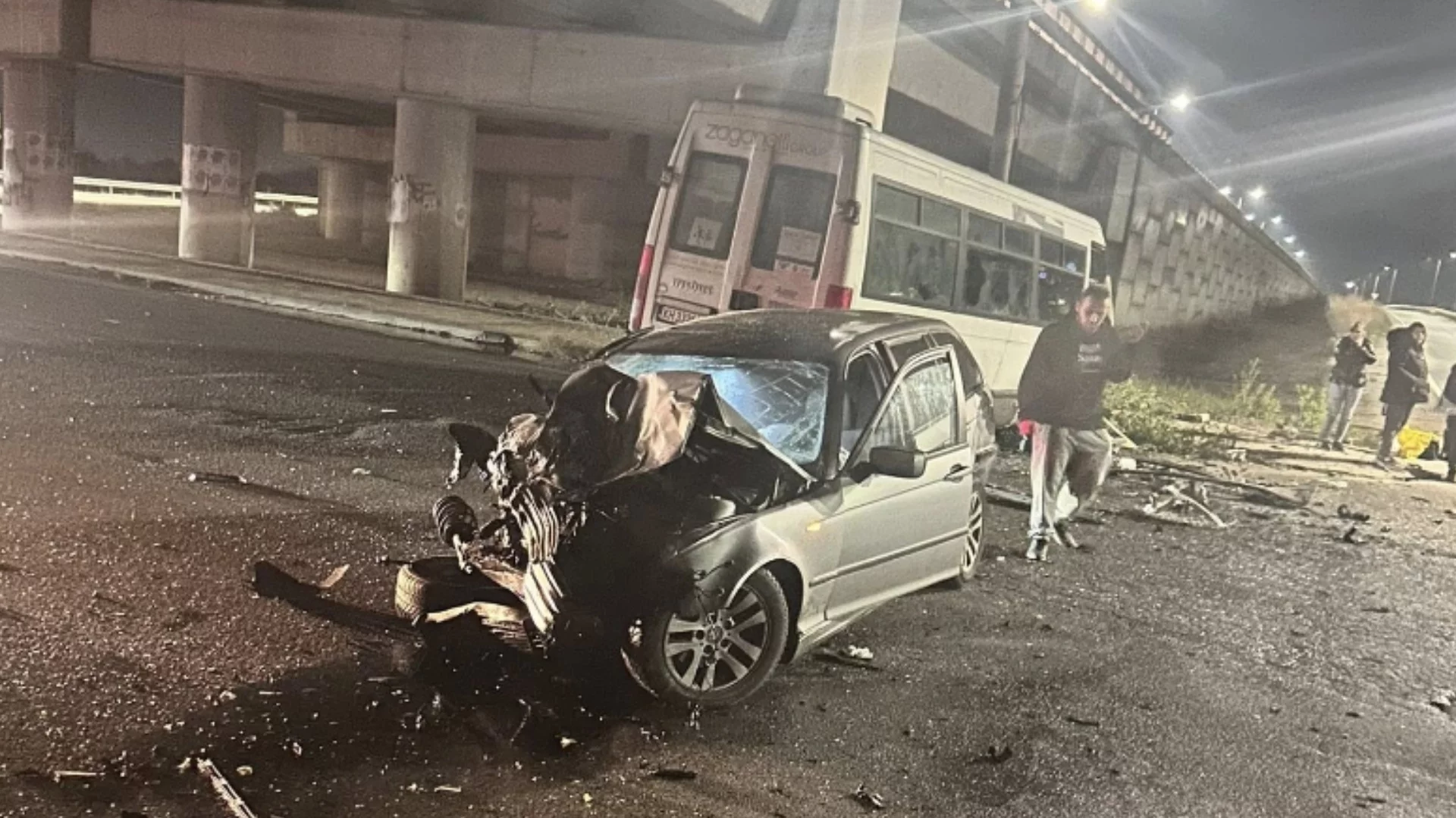 Близо до мястото, където сутринта загина полицай: Нова зверска катастрофа в София (ВИДЕО)