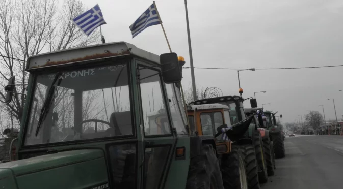 Призрак от миналото: Гръцките фермери пак блокират границата с България