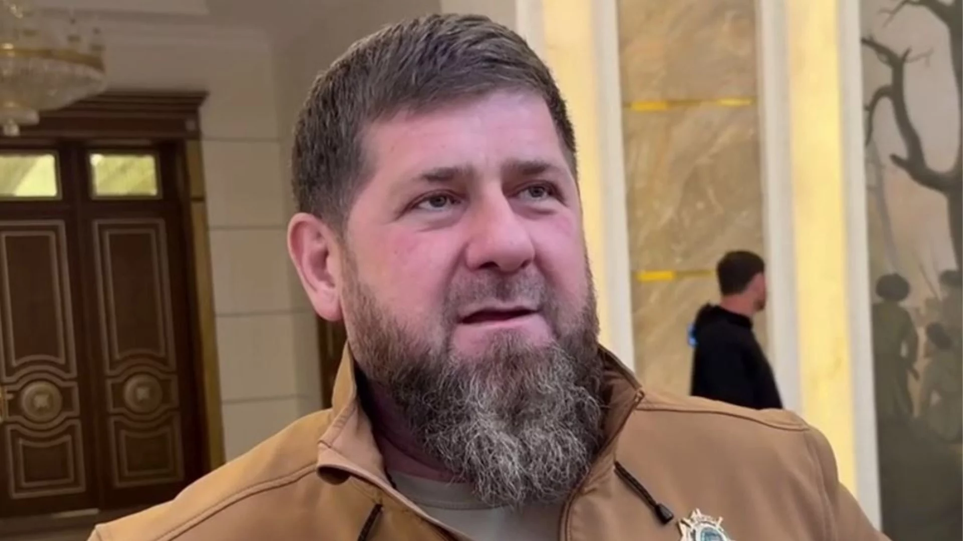 Дронове казаха "Добро утро" на базата на кадировците от "Ахмат" в Гудермес (ВИДЕО)