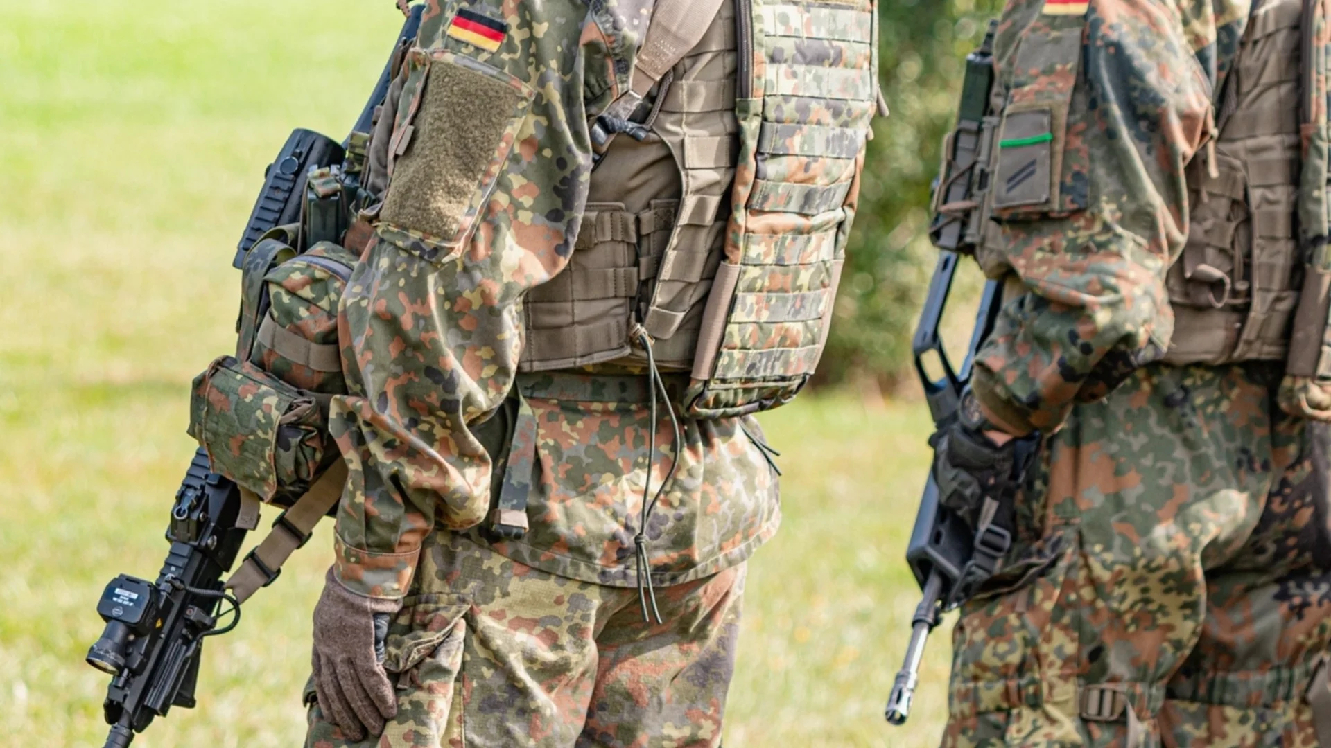 Пробив в сигурността. Крадци задигнаха 20 000 патрона за военните