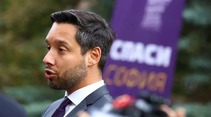 "Стъклата ще ги сменим, но държавата – не": "Спаси София" иска оставката на правителството