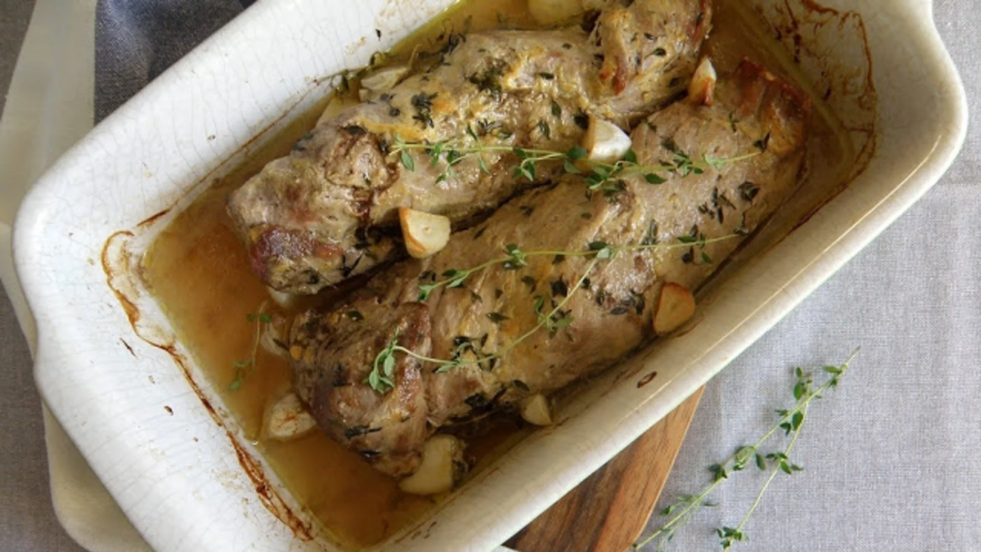 Свинско бонфиле – как да го приготвим така, че да остане нежно и отвътре