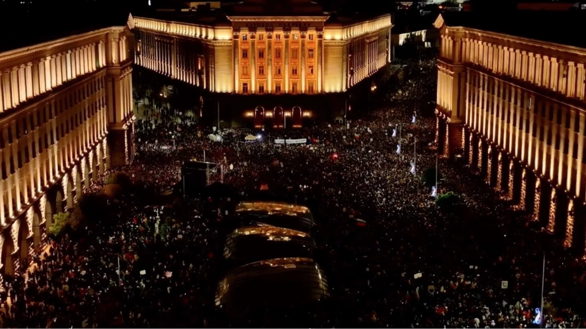 След масовите протести: Кабинетът "Желязков" обяви, че оттегля бюджета 