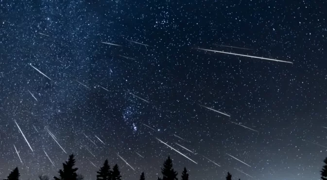 Парад в небето през декември 2025: Мощен метеорен поток, Суперлуна и парад на планетите