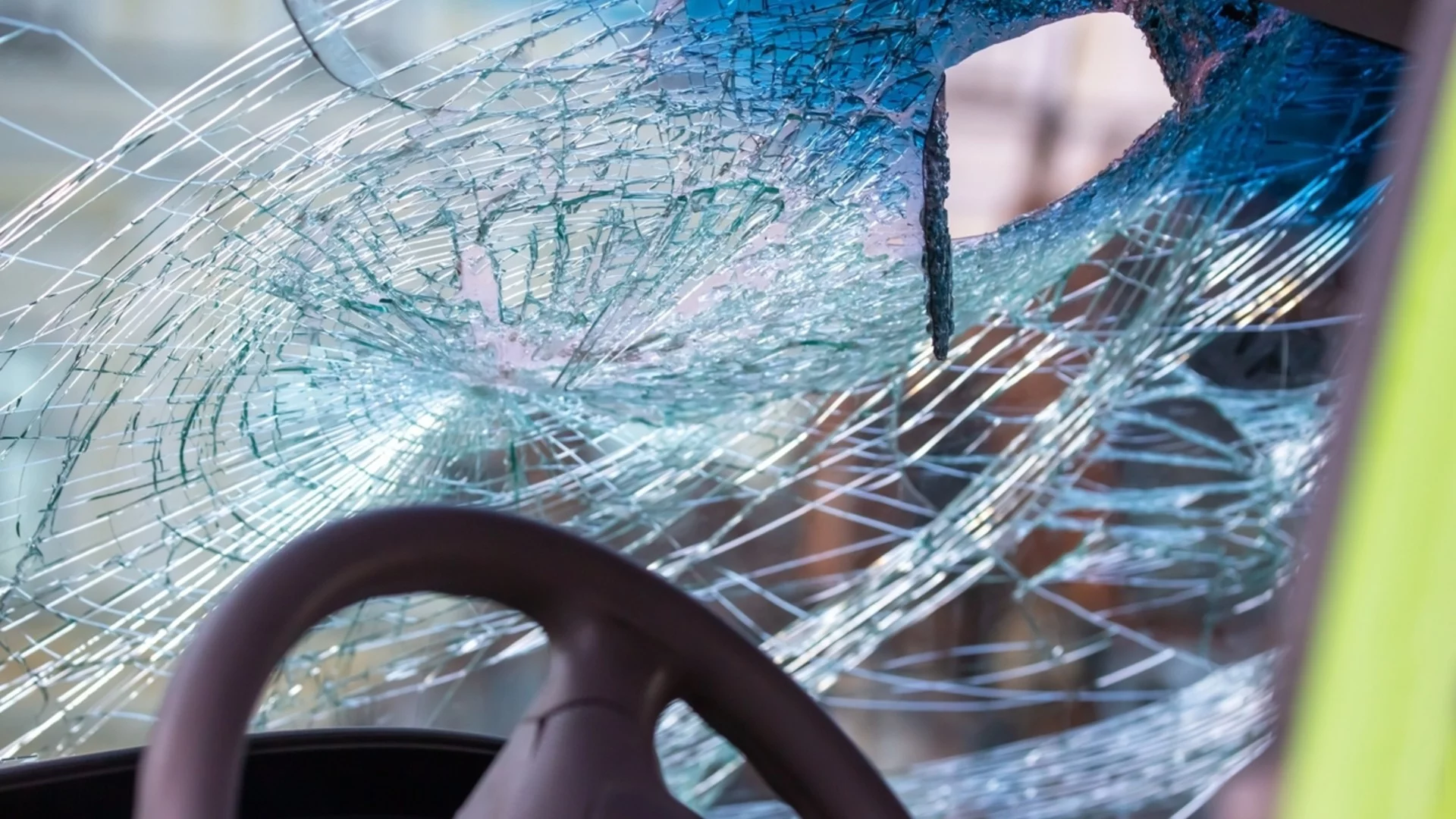 Верижна катастрофа заради непочистено стъкло: Ужасяващо ВИДЕО