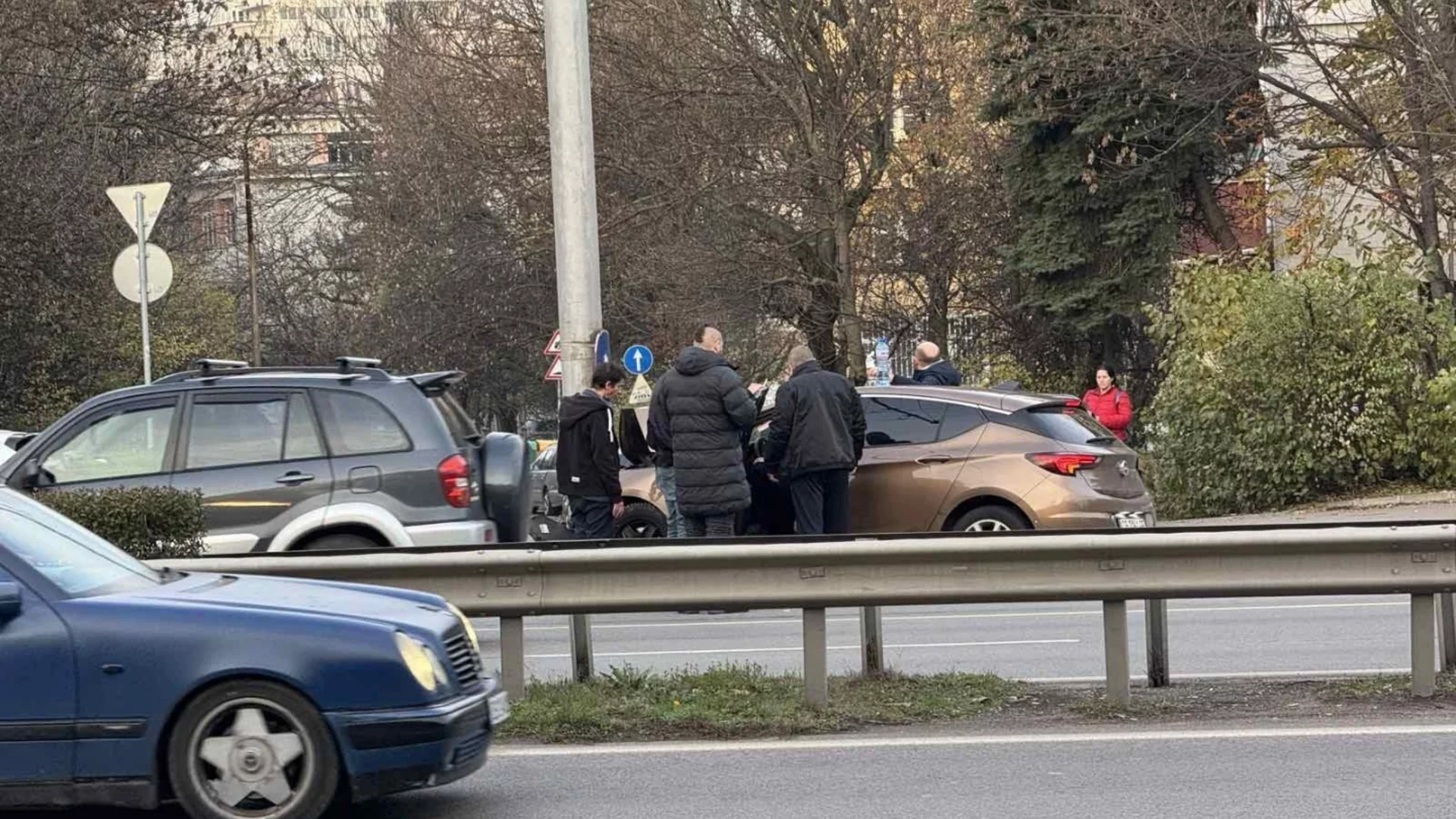 Блъснал се в стълб: Автомобил катастрофира на бул. “Цариградско шосе“