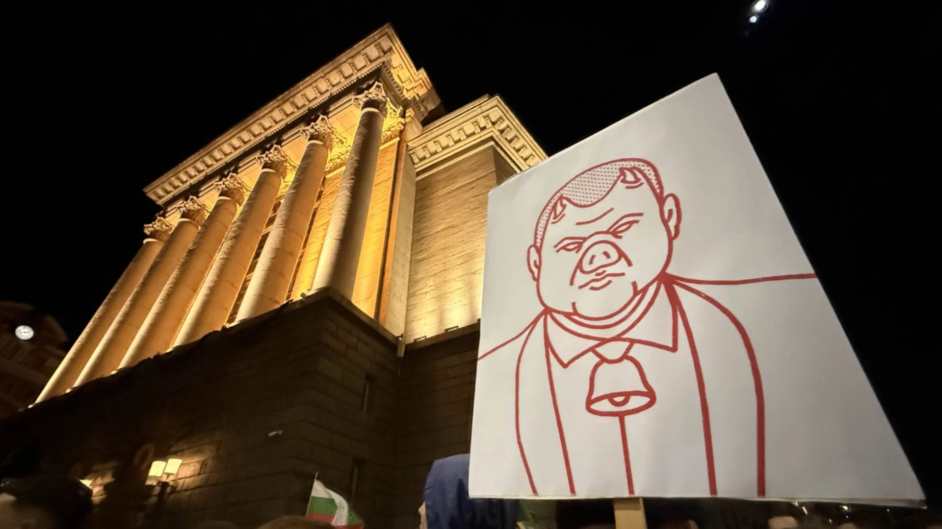 "Никой не може да победи младите!": Интелектуалци, активисти и журналисти с реакции от масовите протести (ВИДЕО)