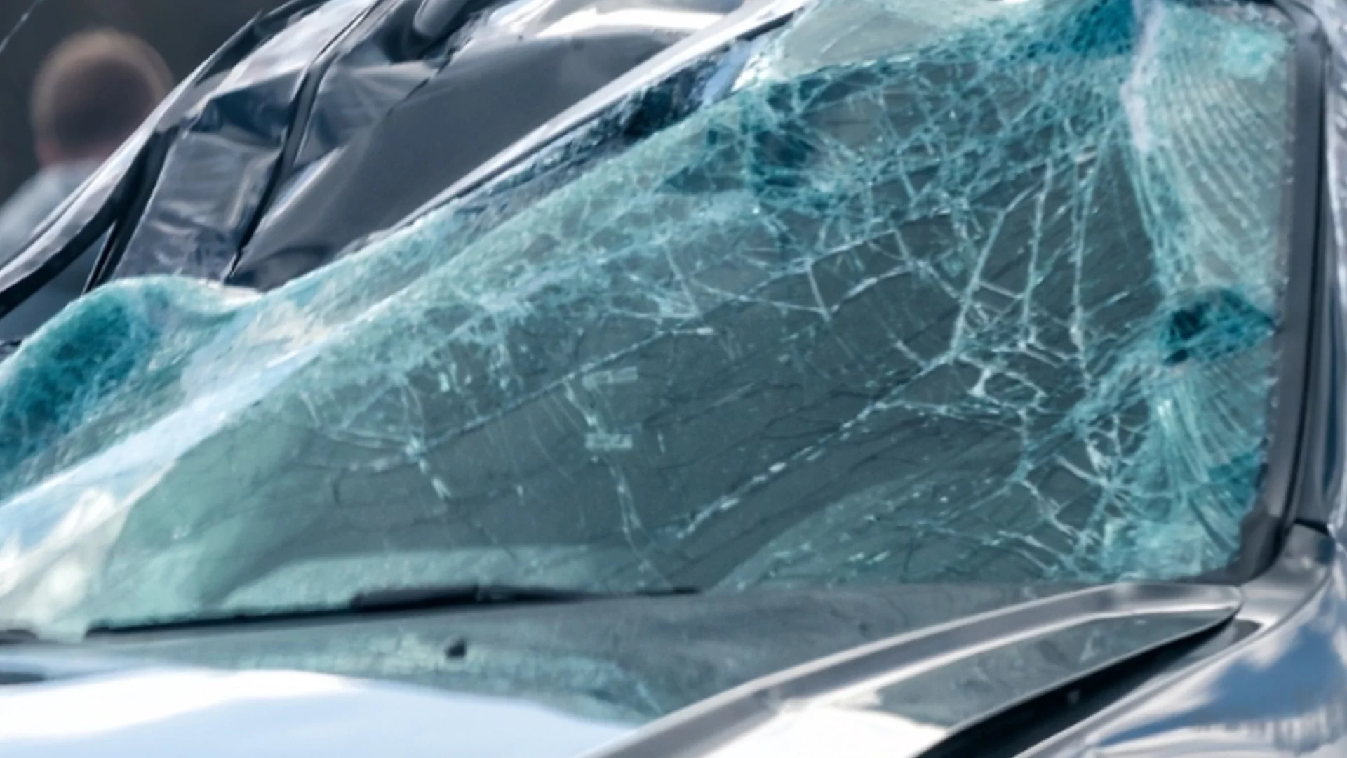 Зверска катастрофа в София, кола се вряза в бус (ВИДЕО)