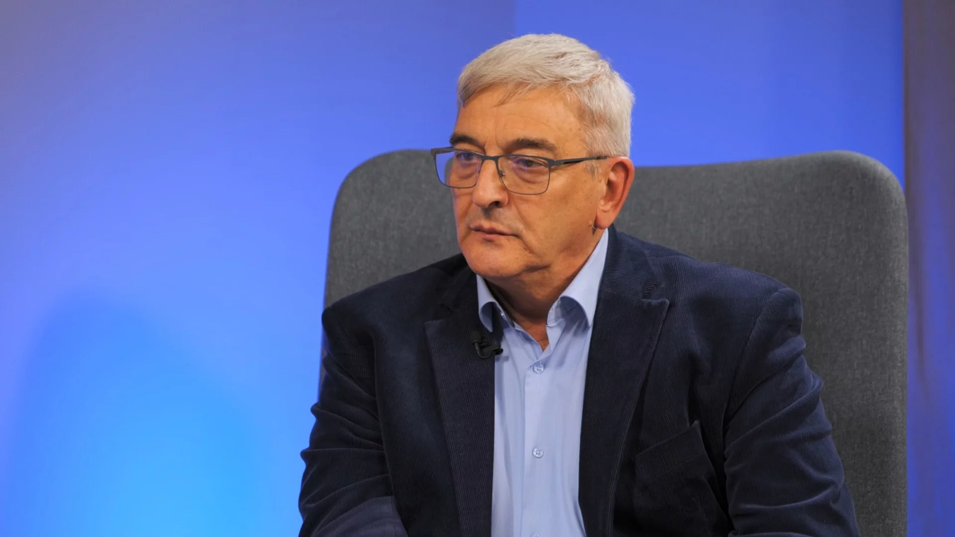 Проф. Александър Кьосев за протеста: Срам за всички журналисти в БНТ. Долу Кошлуков!