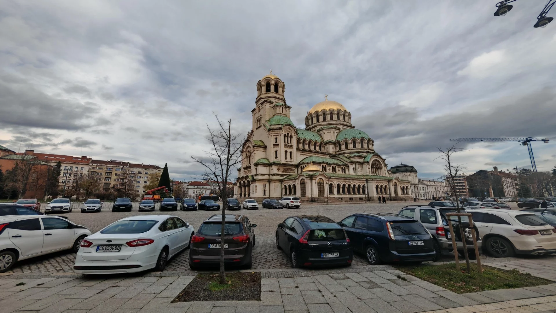 Какво да има на площада около "Св. Ал. Невски"? Терзиев пита хората