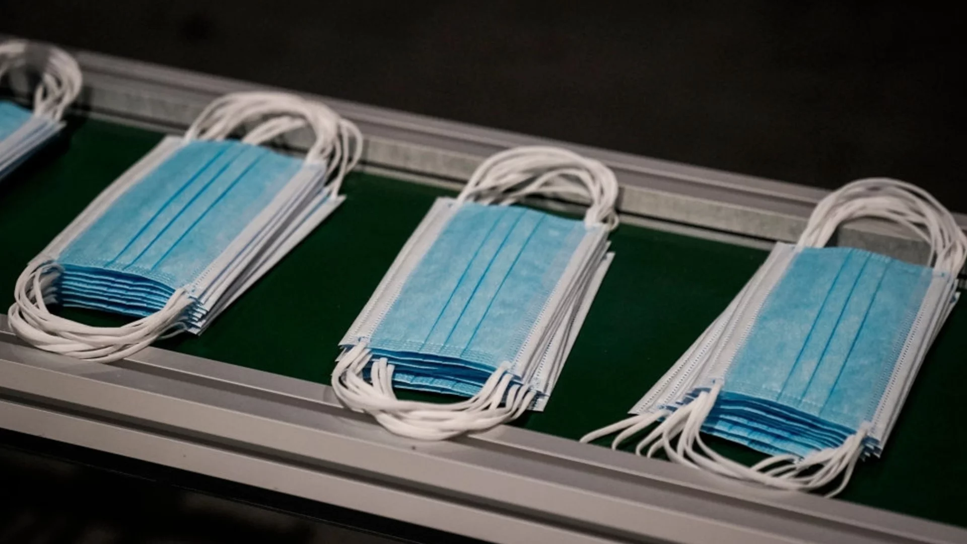 Държавата раздава на общините лични предпазни средства