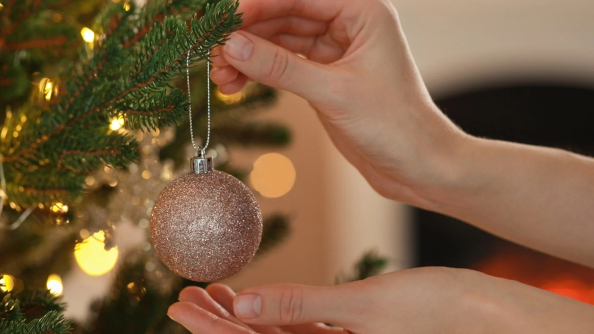 Украсете елхата в един от тези дни през декември 2025 - 5 дати, които носят пари и щастие в дома