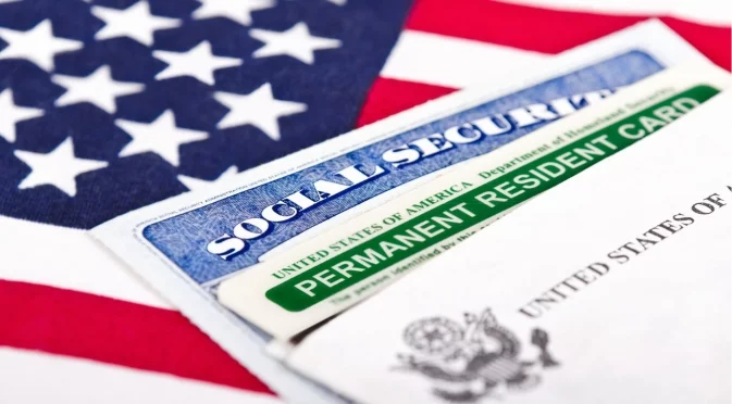 САЩ спират разглеждането на имиграционни документи и зелени карти