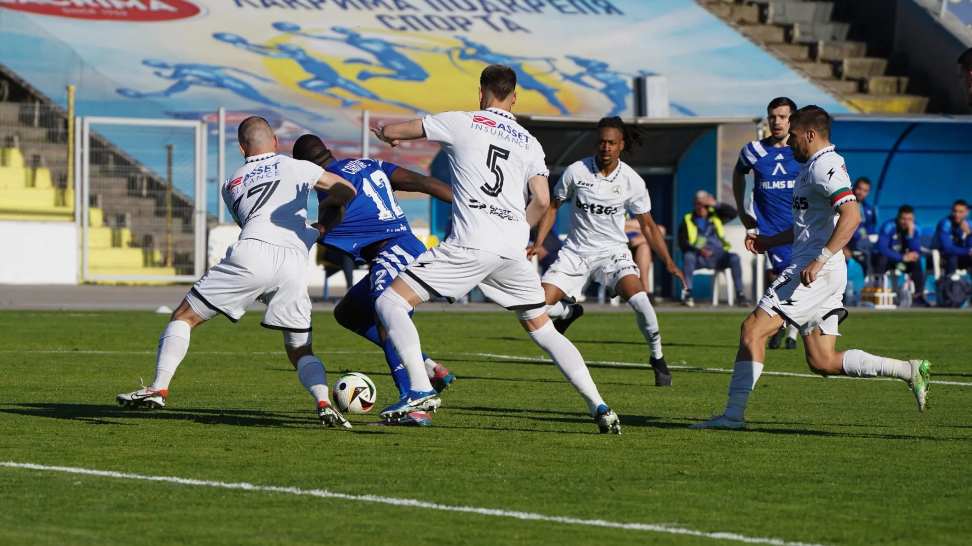 Мис България призова феновете на Славия за подкрепа в дербито с Левски (ВИДЕО)