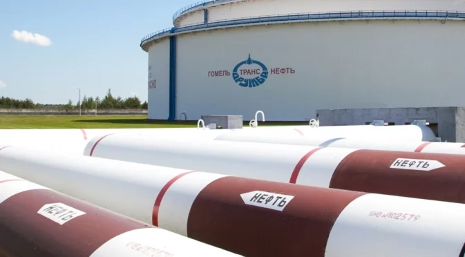 Въпреки украинския удар: Руският петрол през "Дружба" към Словакия постъпва нормално