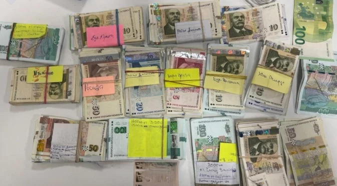 Нова версия за задържания с 30 000 лв. мъж на протеста: Подвежда ли СДВР обществеността?