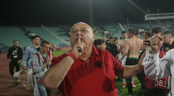 Венци Стефанов развързва кесията: Извънредни премии в Славия за победа над Левски!