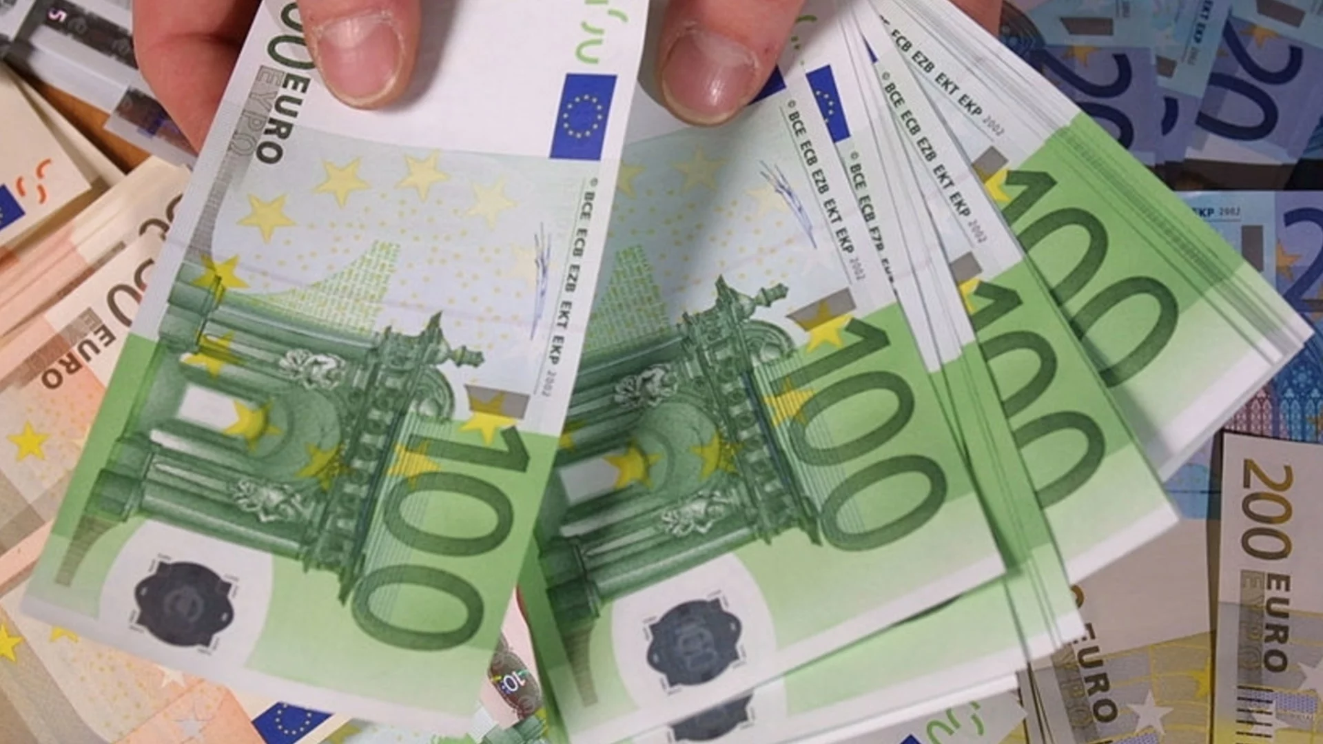 Рязка промяна в курса на еврото към долара