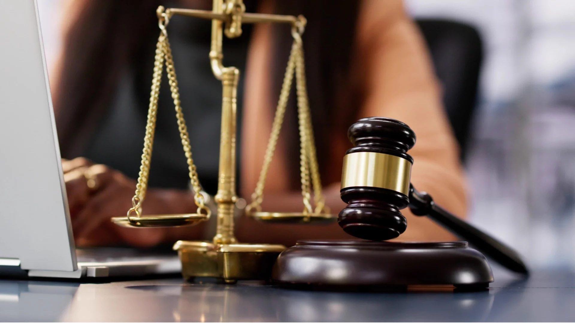 Тежка присъда: 15 години затвор заплашват бившата първа дама на Южна Корея