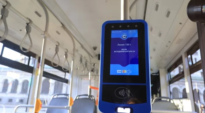 И в Бургас: Ще плащат за градски транспорт с банкова карта