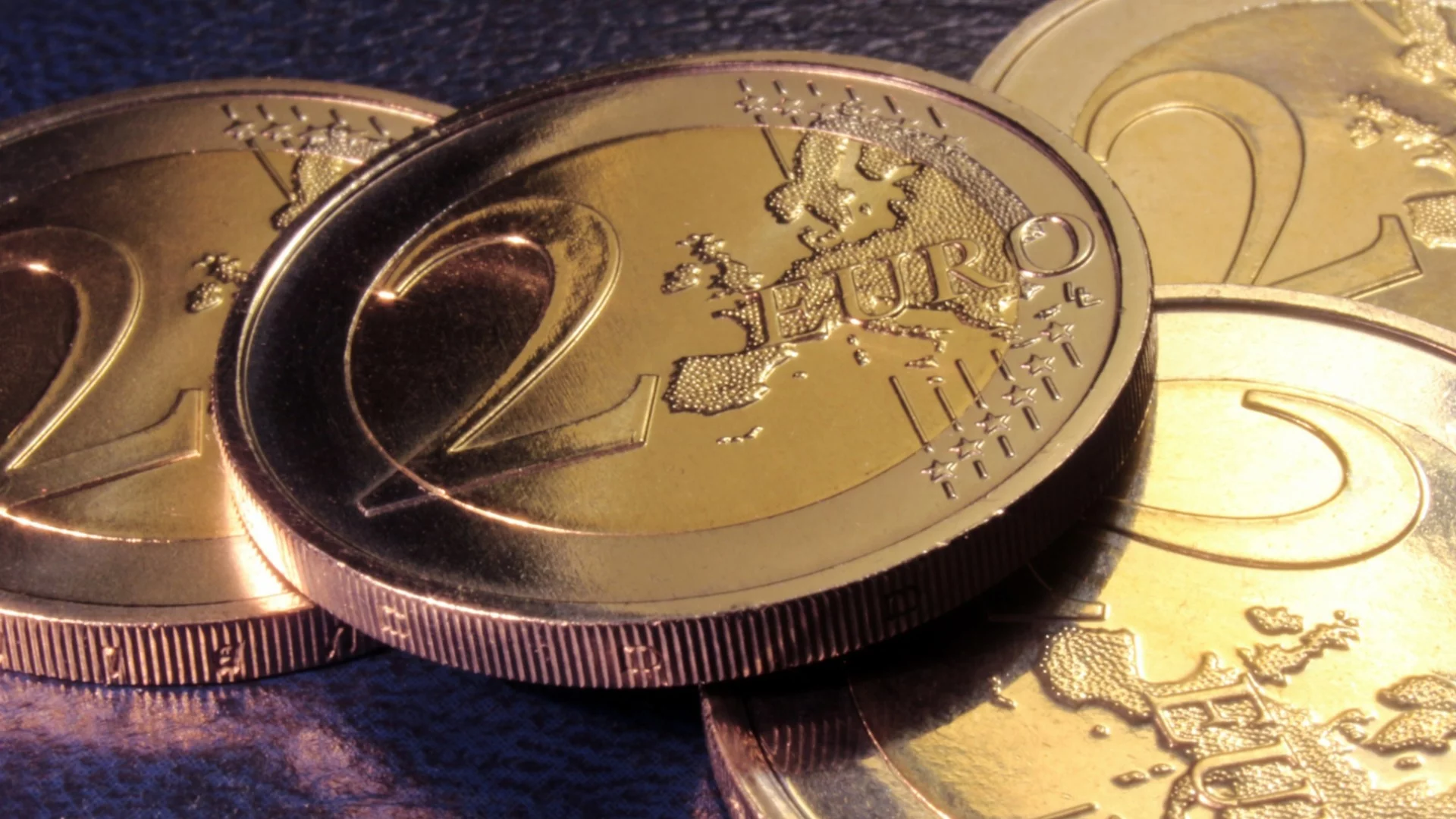 Комплектите с евромонети в пощите вече се изкупиха