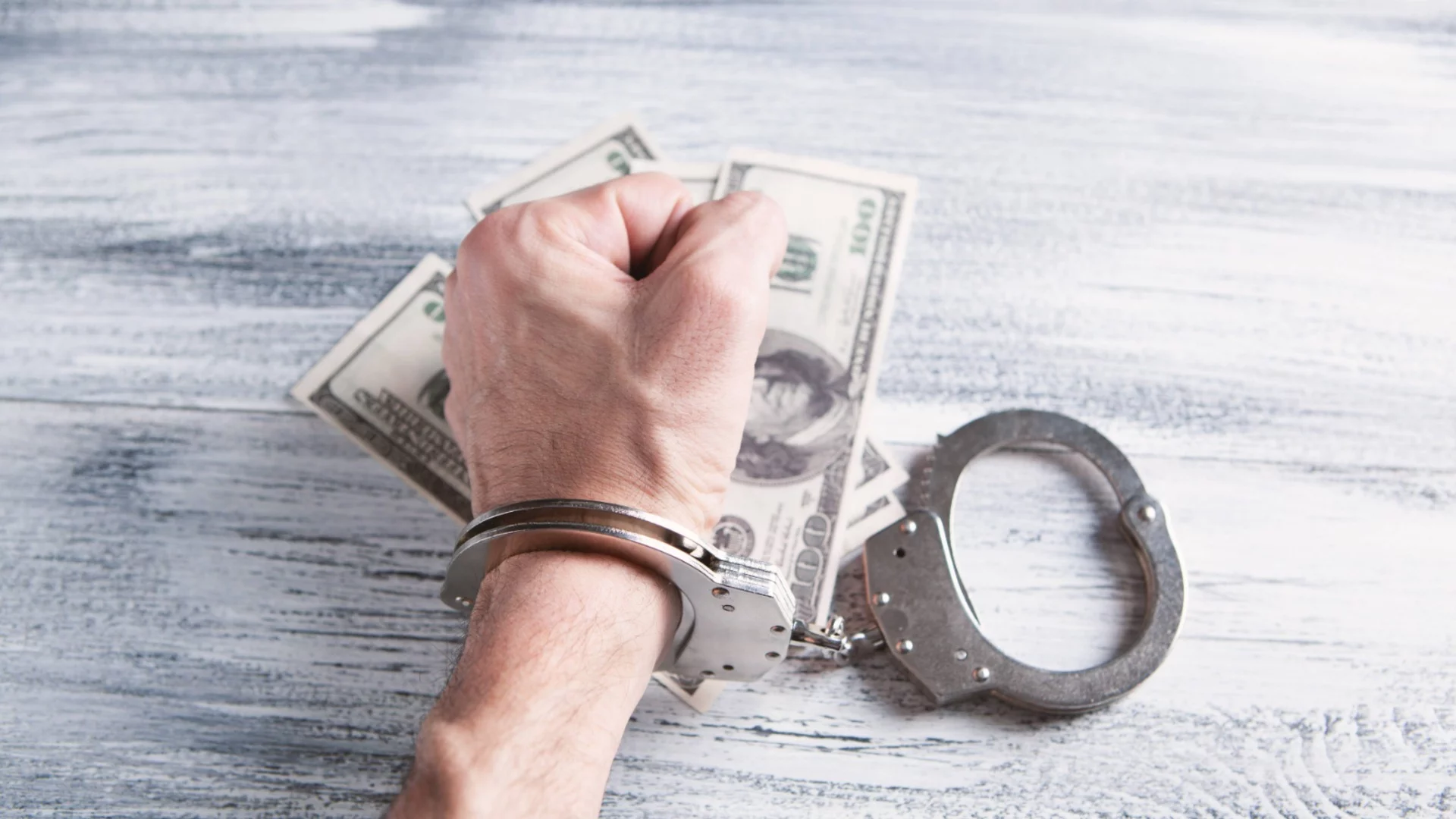 ЕС най-накрая добавя Русия в черния списък с държави, които перат пари