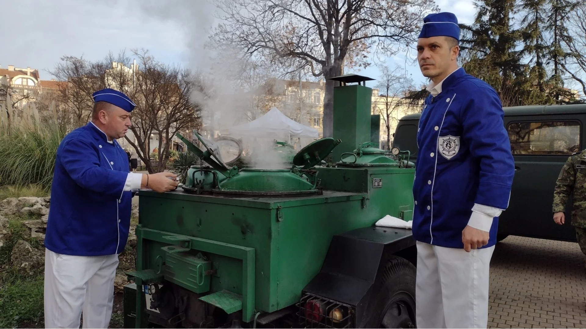 Близо 14 000 порции с риба и курбан раздават на Никулден в Бургас