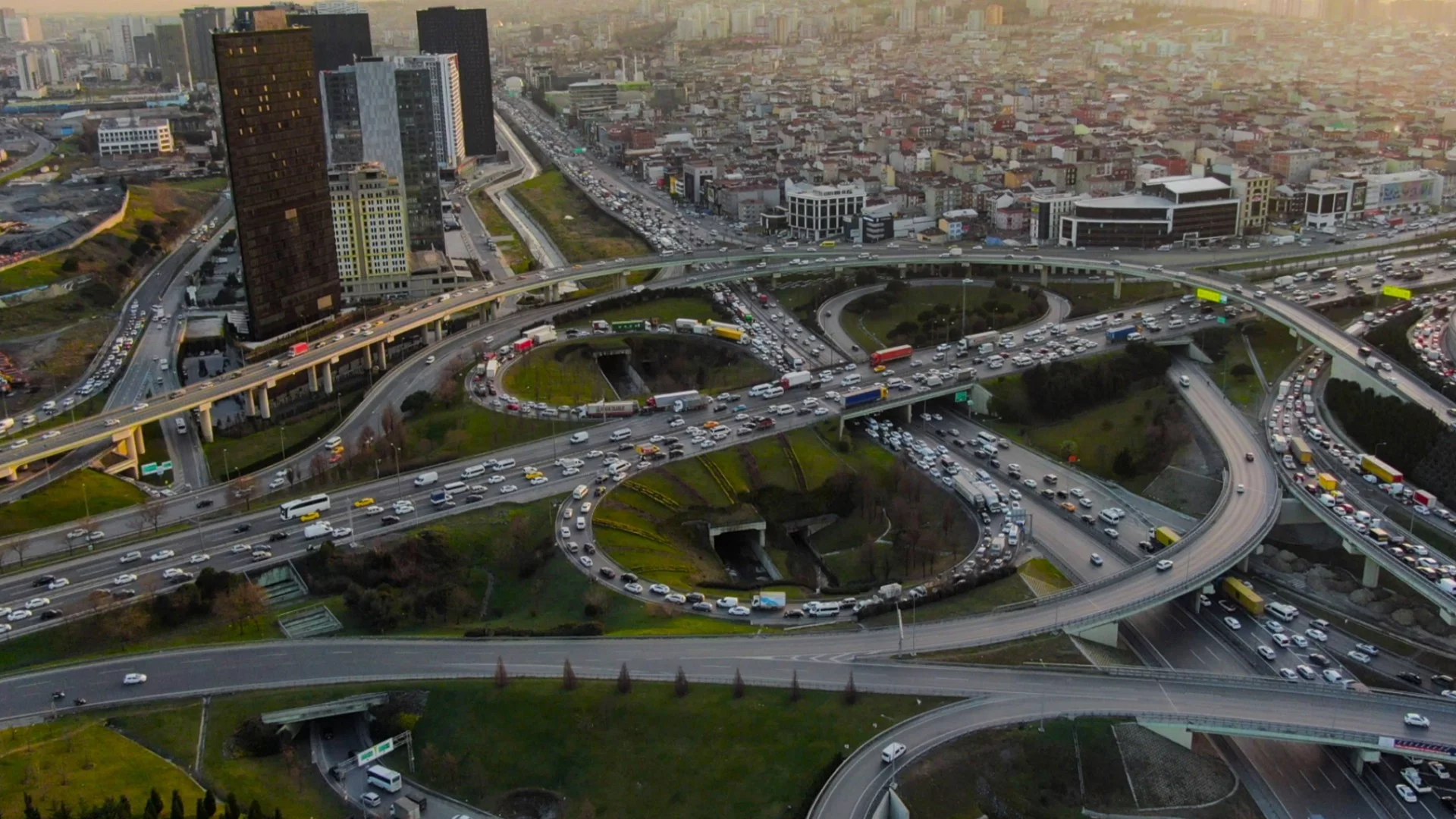 В петък: Парите ще се лепят по Лъв, Везни + още 2 зодии като петъчен трафик по булевардите!