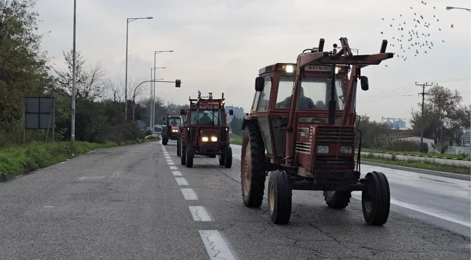 Към Промахон: Гръцките фермери пробиха полицейската блокада