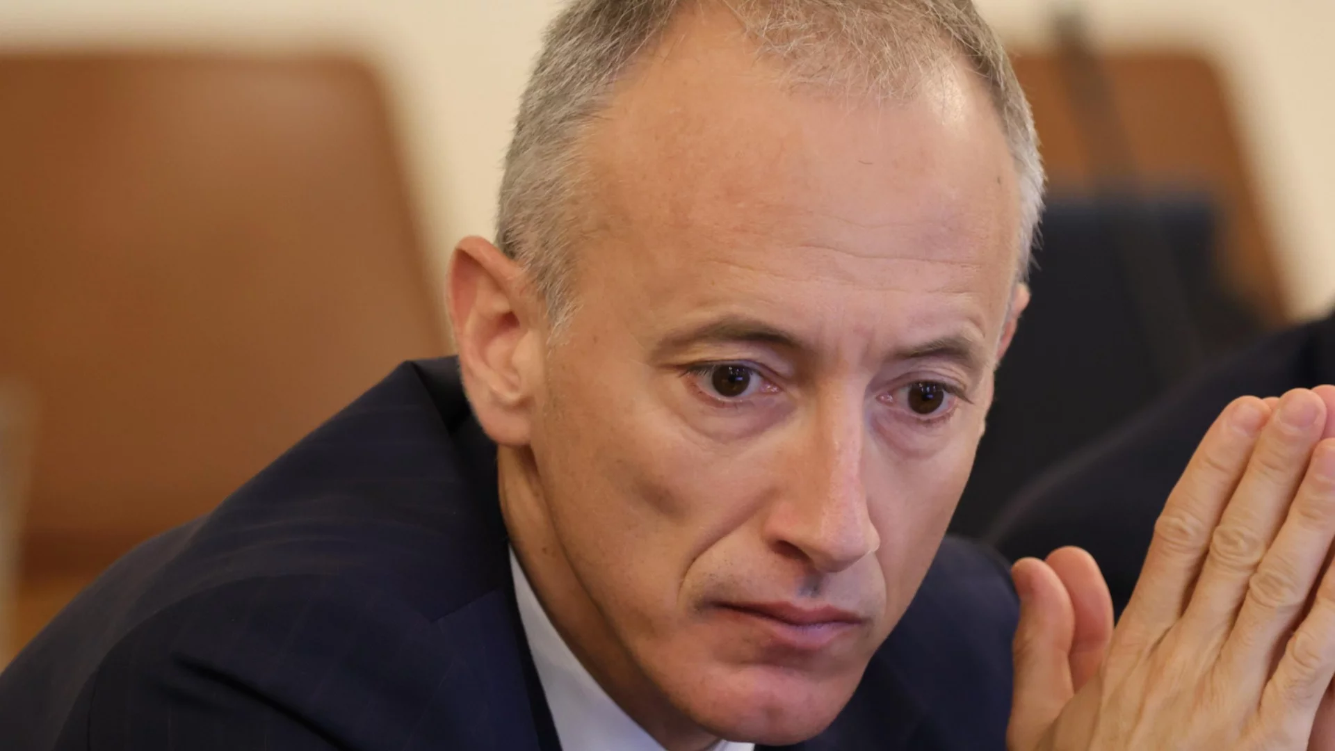 Вълчев защити консула в Чикаго: Ако българското училище иска финансиране - да оттеглят жалбите срещу него