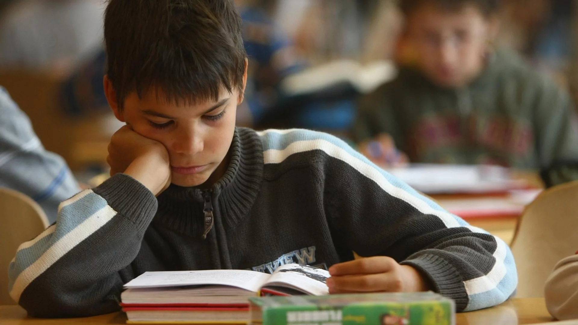 Брожения в Сърбия: Властта иска да индоктринира учебниците