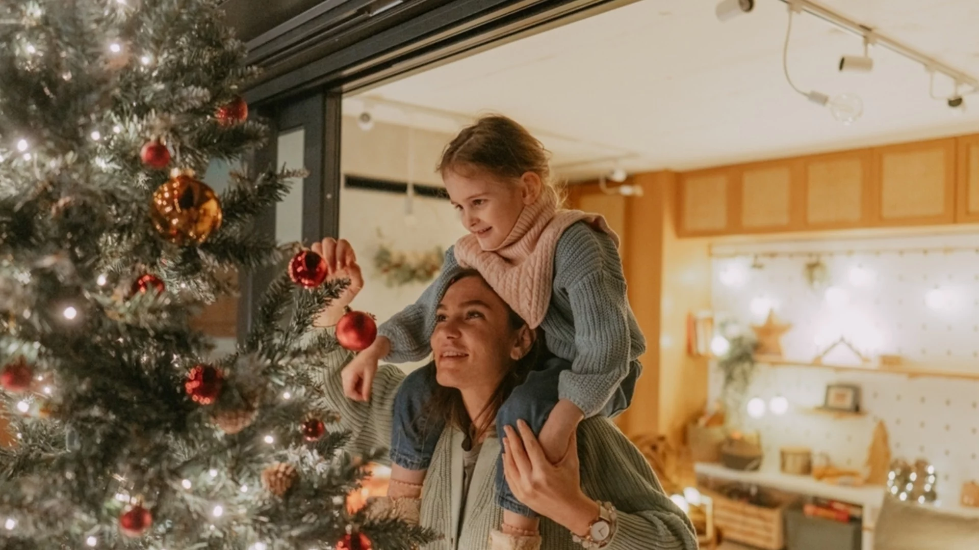 Какви играчки НЕ трябва да се слагат на елхата тази година - Огненият кон няма да ги хареса