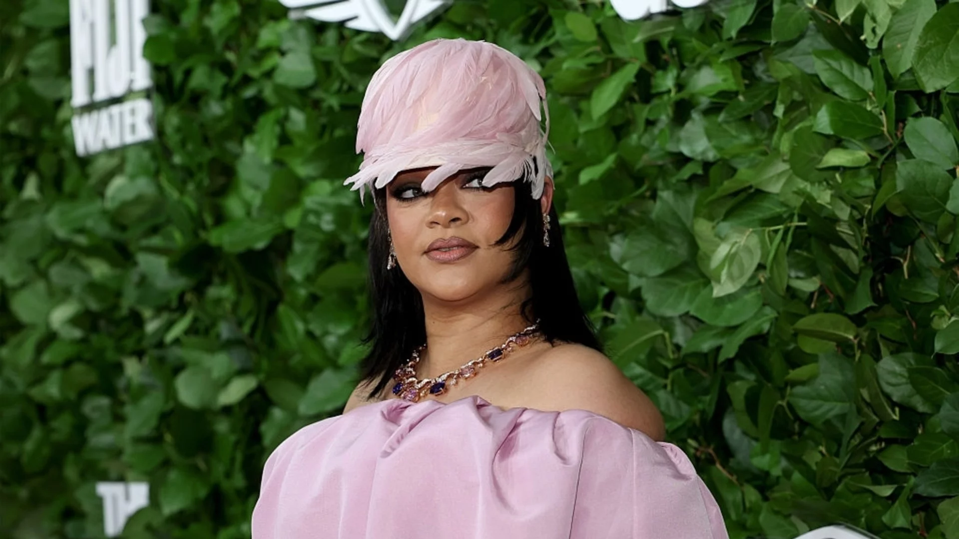 Модна катастрофа: Риана попадна в списъка на "най-зле облечените" знаменитости (СНИМКИ)