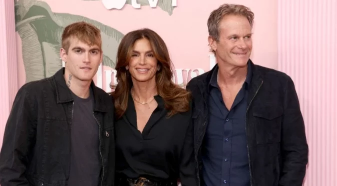 "Малко е страшно": Синът на Синди Крауфорд за проблемите си с психичното здраве