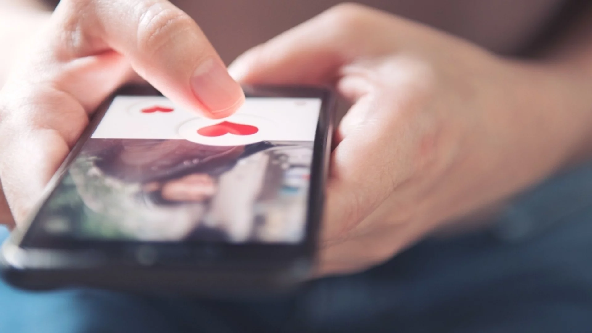 Балкански експерт: Не родителите, училището или църквата образоват децата, а алгоритмите