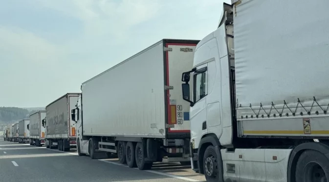 Осем километра опашка: ТИР-ове на ГКПП “Капитан Андреево“