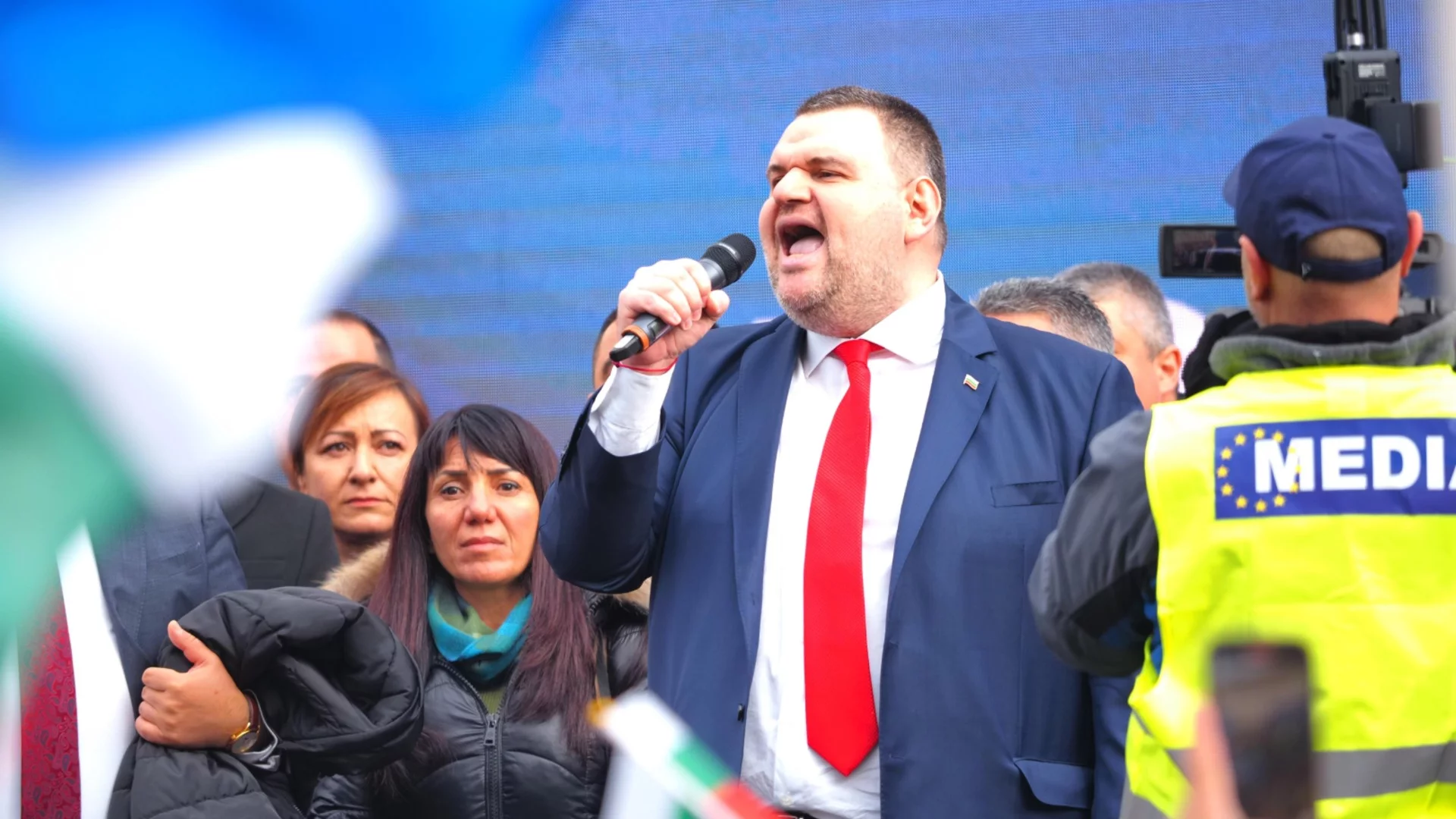 Колонката на Данчо Полицая: Пеевски, защитник на онеправданите 