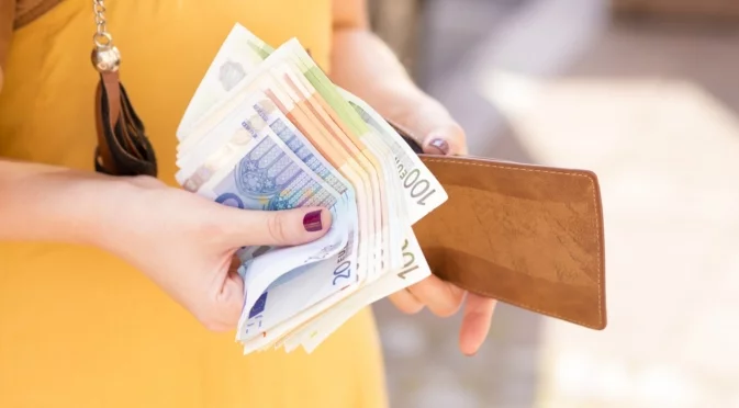 На Никулден: Люспи в портмонето = пари от небето за Близнаци, Водолей + още 2 зодии