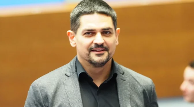 "Всички форми на протест са оправдани": МЕЧ ще подкрепят вота на недоверие на ПП-ДБ (ВИДЕО)