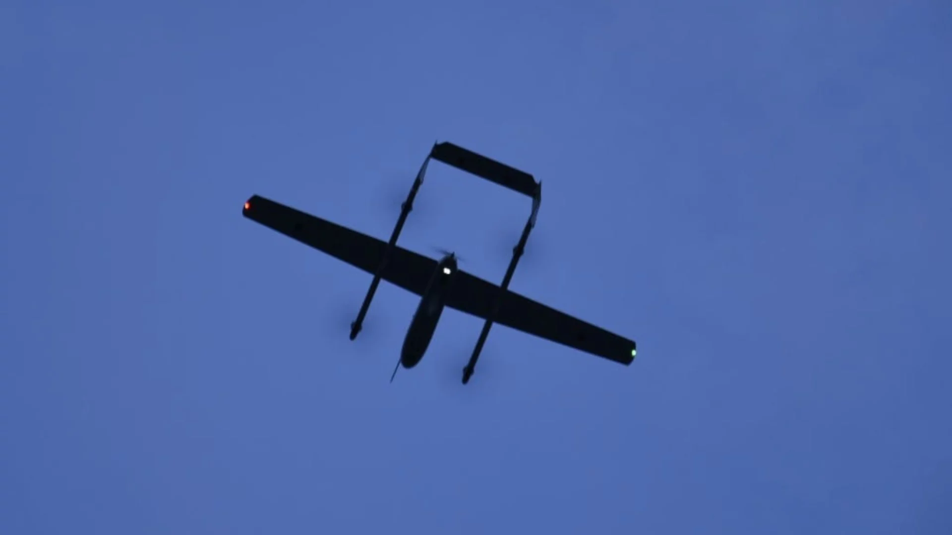 Пламъци в завод на руски олигарх с бизнес в България и в руски енергийни обекти: Украинските дронове нямат милост (ВИДЕО)