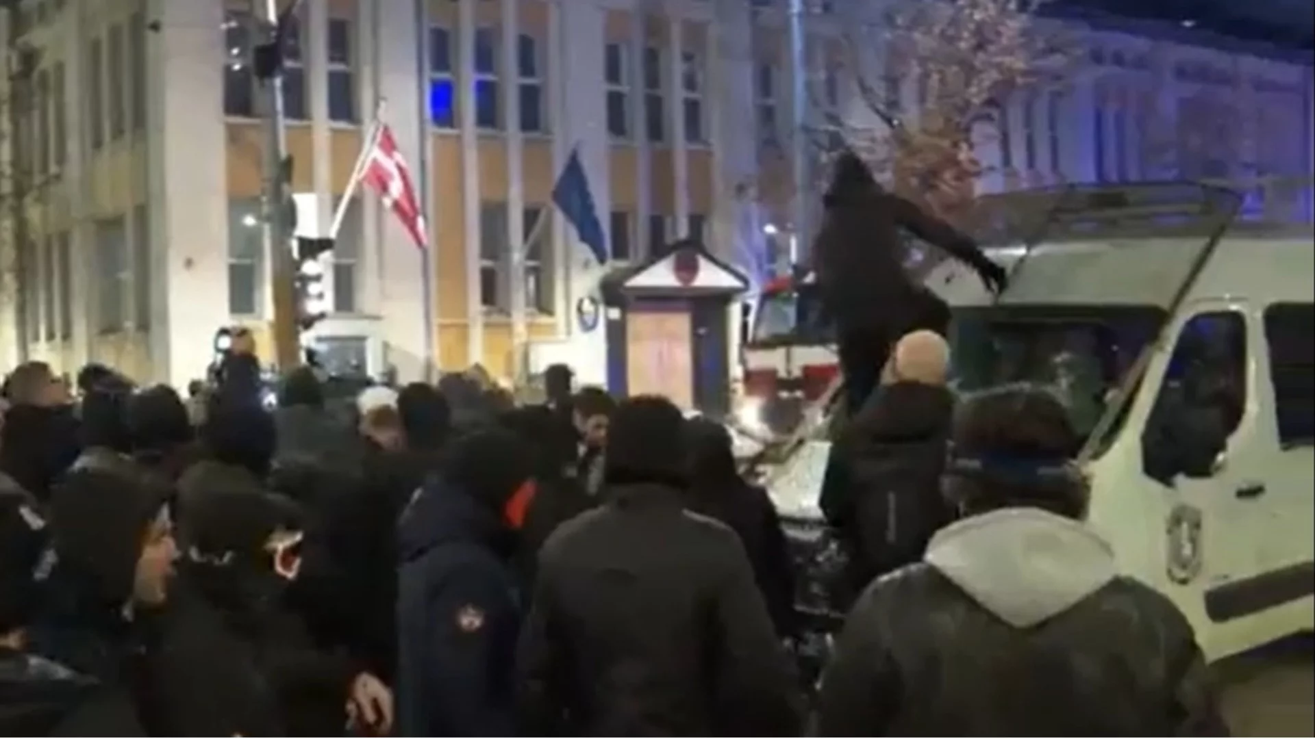 Искат постоянен арест за петима, задържани на протеста