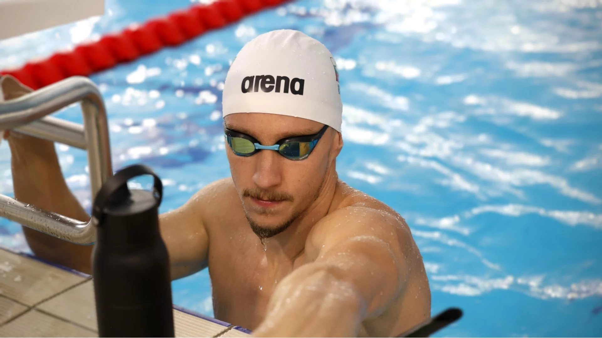 Еврошампионът Любомир Епитропов плува силно, но остана извън битката за медалите в коронната си дисциплина в Люблин