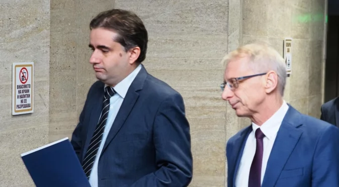 "Бюджетът беше последната капка": ПП-ДБ обявиха темата на вота на недоверие (ВИДЕО)